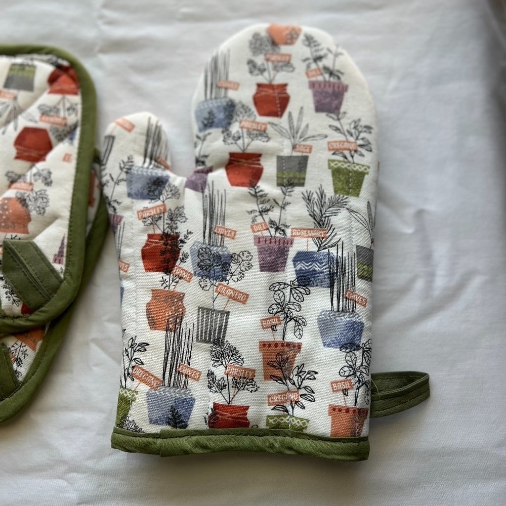 Oven Mitt and Pot holders bundle - Picture 8 of 13
